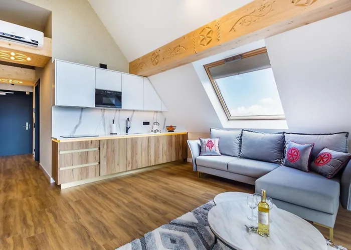 Goralski Pool & A42 - Black